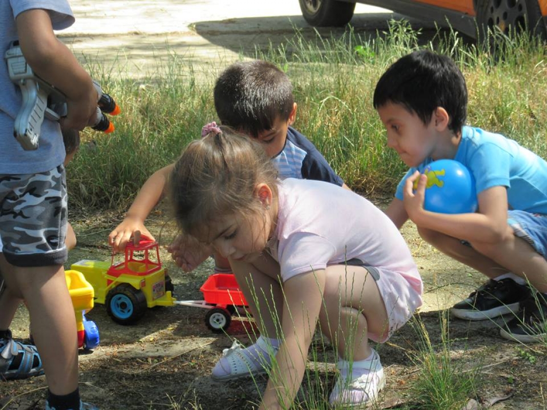 : Trabalhando com crianças autistas com 6 anos em um ambiente inclusivo - Complexo Cildren do Município de Sredets / Jardim de infância “Daga” - Debelt